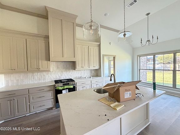 5th image of 318 Brookfield Cir