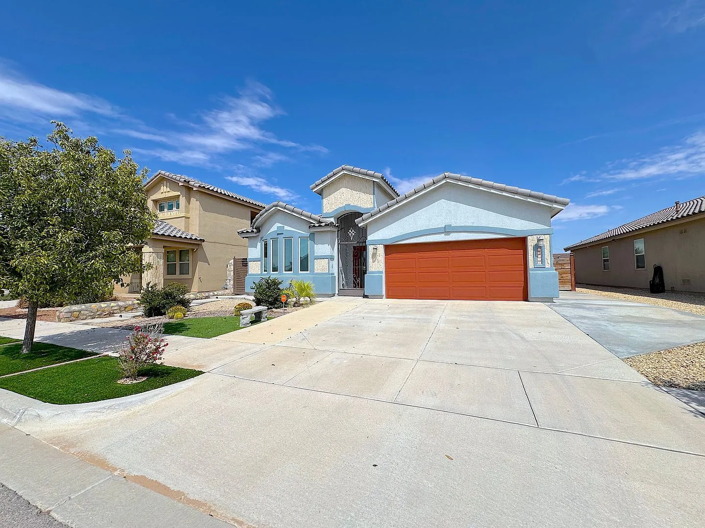 East El Paso 4bed/2bath Refrig A/C with Solar Panels! — Photo 2