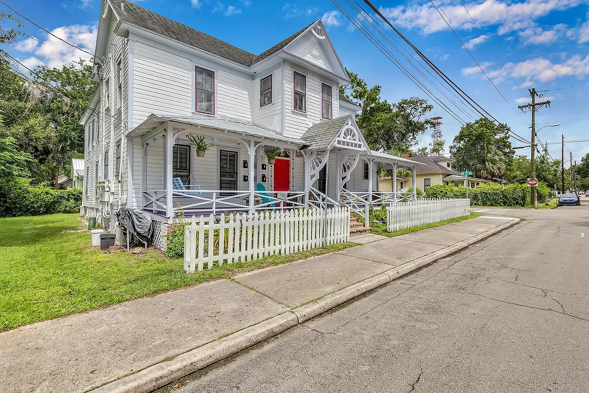 Building Photo - 304 SW 3rd St #D