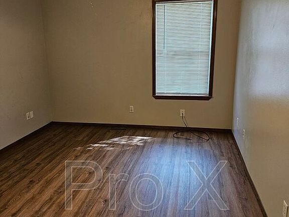 2nd image of 802 Briarbrook Dr #92