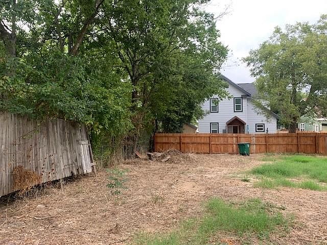 2nd image of 1904 E 16th St #B
