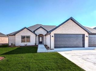 700 Maplewood Dr, Centerton, AR 72719