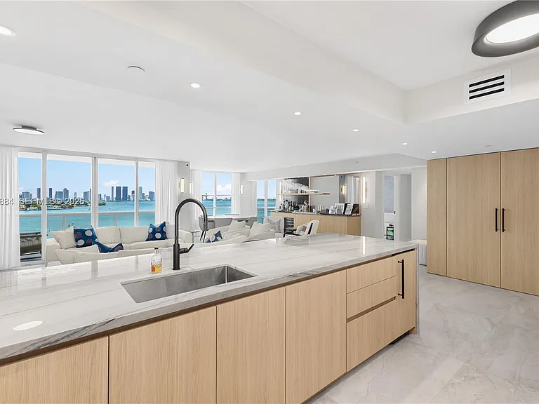 1800 Sunset Harbour Dr #1102/4 — Photo 9