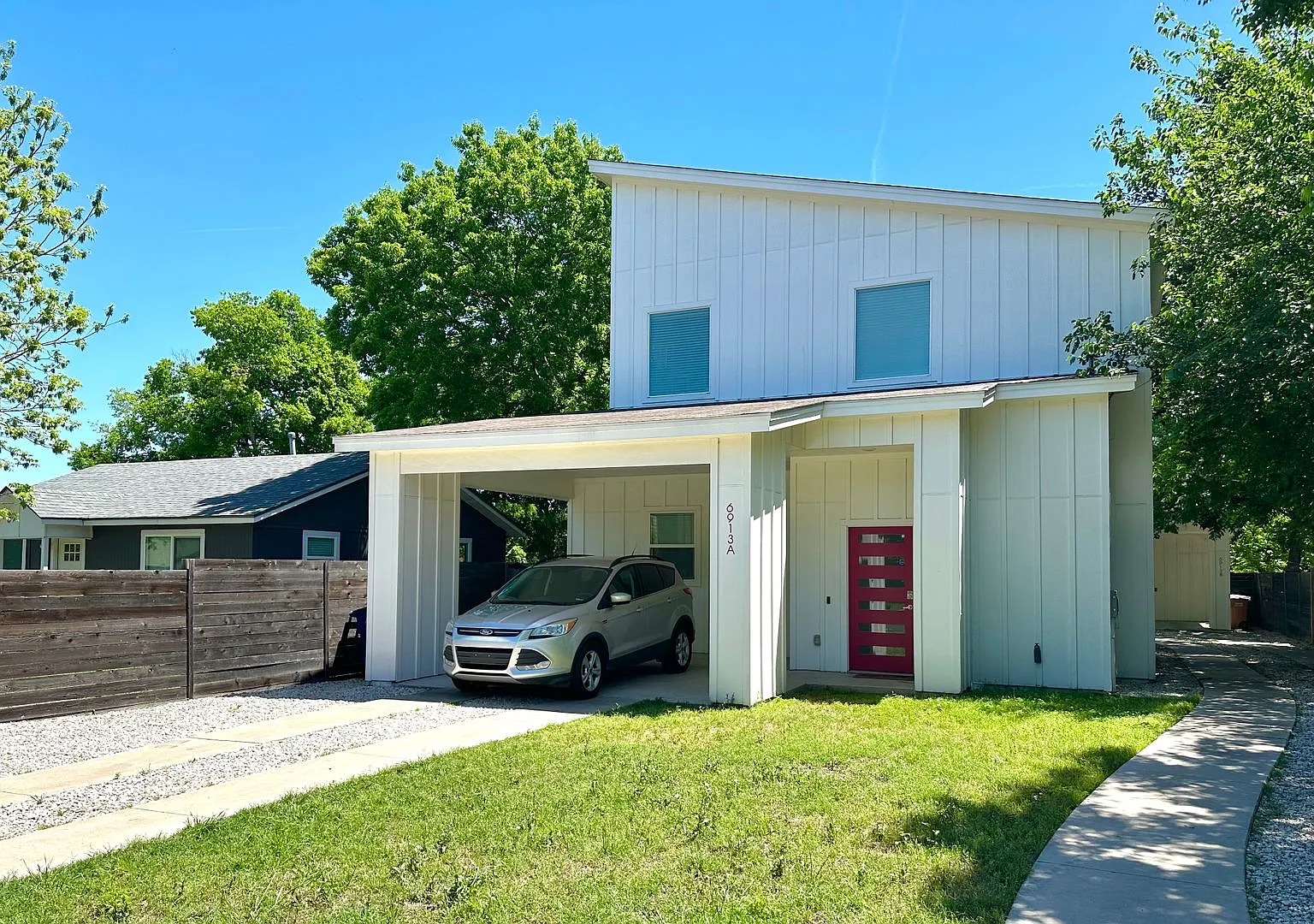 Modern 2 bed/2.5 bath Central Austin Home — Photo 1
