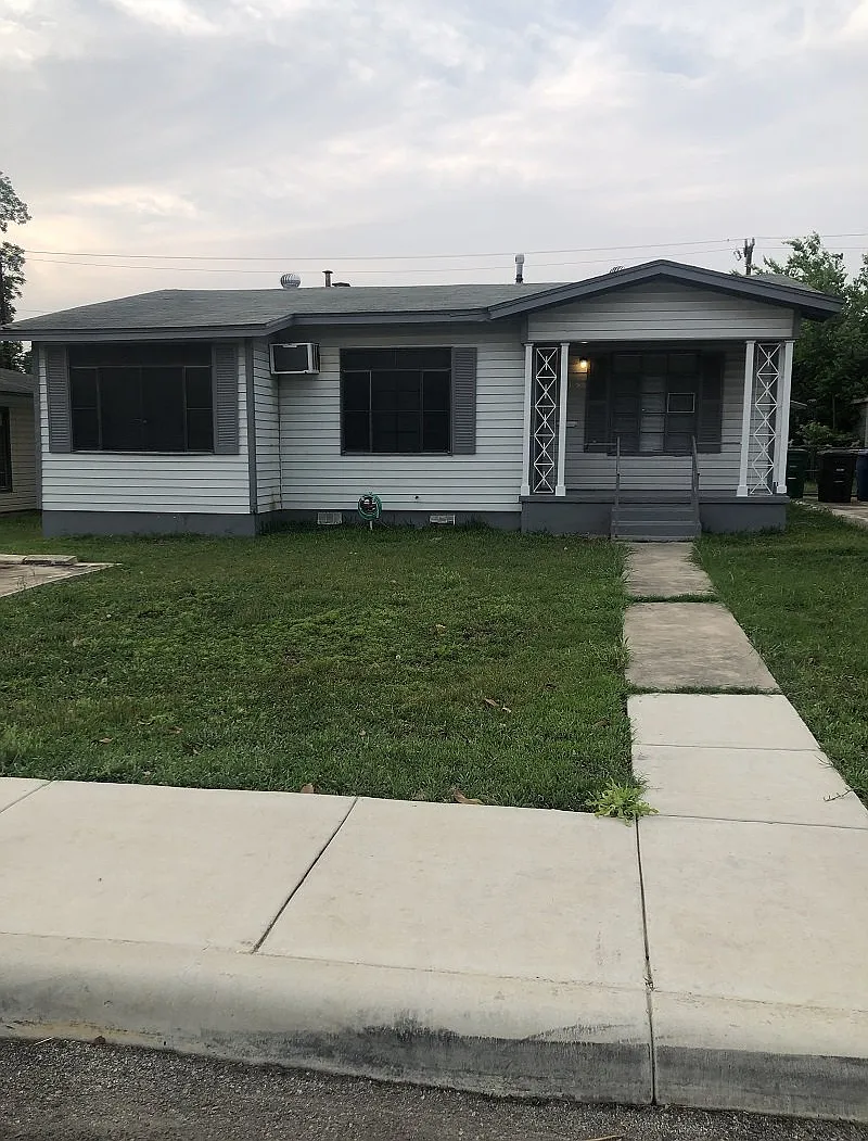 2 bed, 1.0 bath, 968 sqft, $1,260 — Photo 1