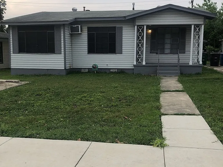 215 Edna Ave — Photo 1