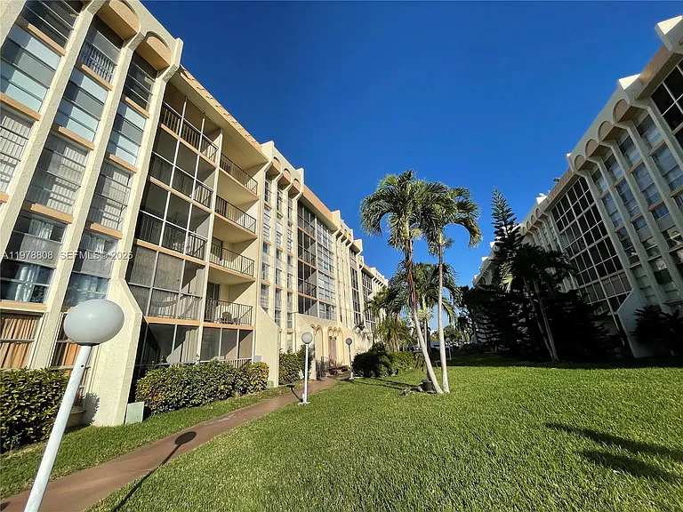 851 Three Islands Blvd #109 — Photo 23