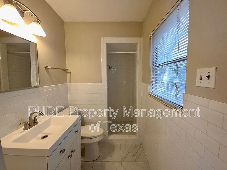 1408 Glencrest Dr — Photo 10