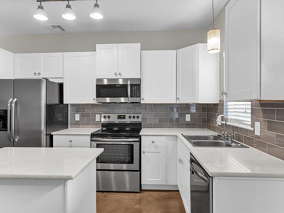 4th image of 1309 Wood Ave