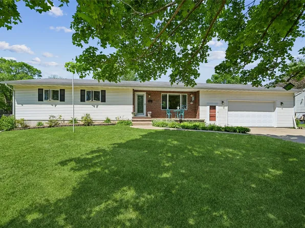 707 Park Ave NW, Mount Vernon, IA 52314