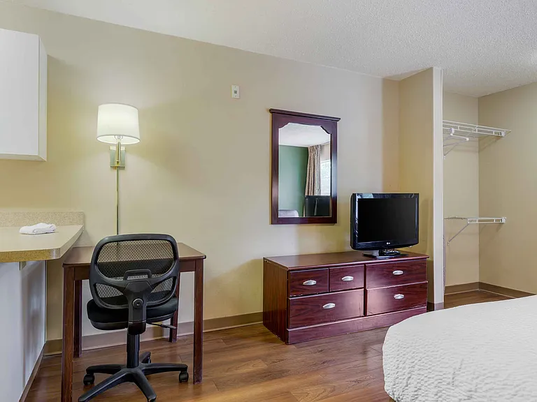 Studio Suite - 1 Queen Bed