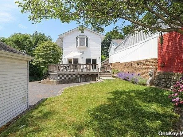 18 Knoll Place, Glen Cove, NY 11542