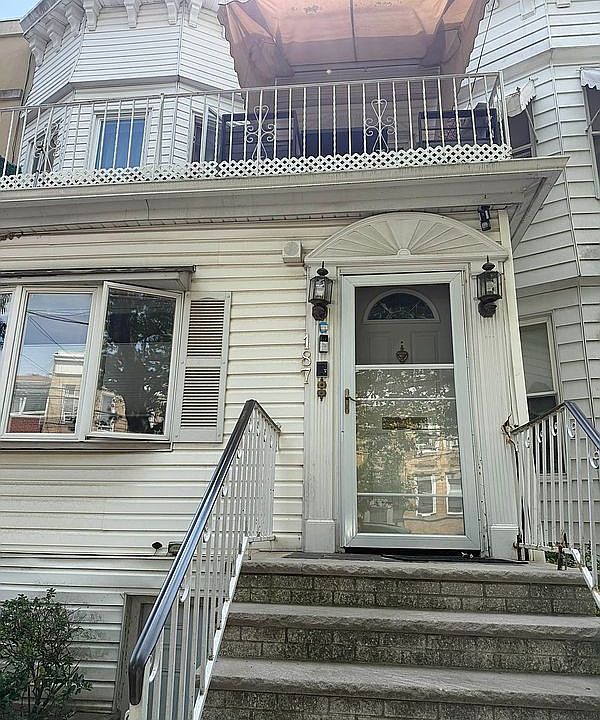 1st image of 187 Bay 14th St