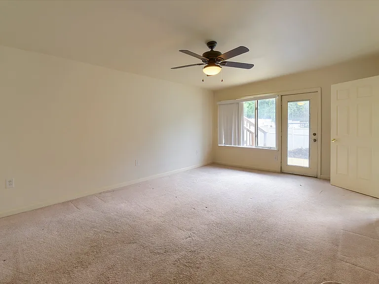 2 Stone Spring Ln #6 — Photo 14
