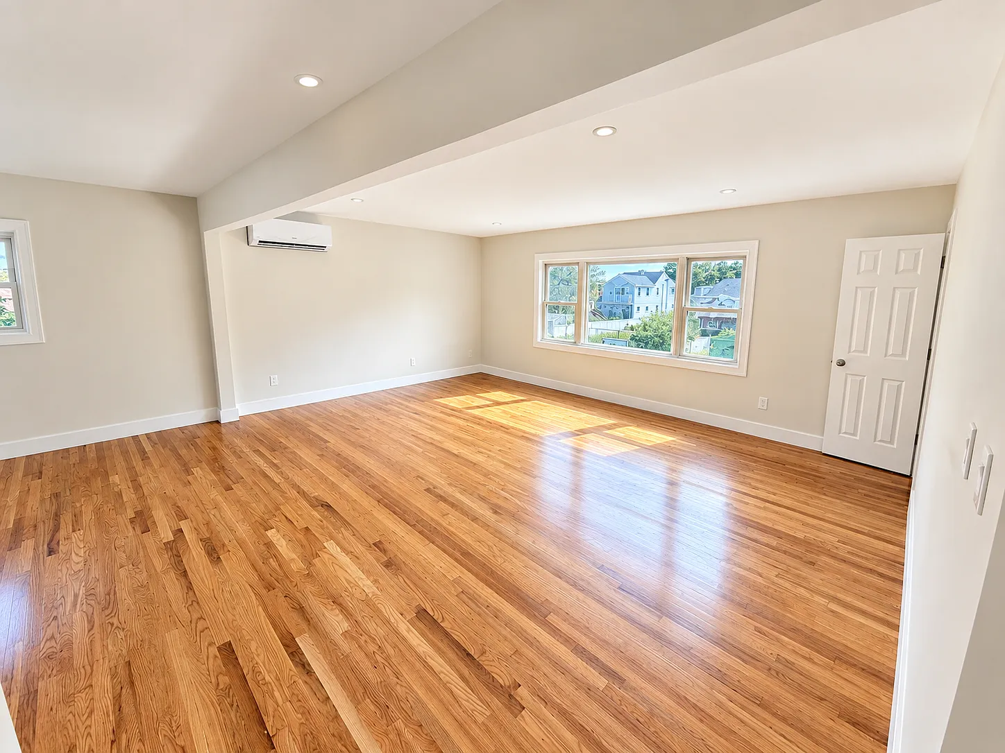 2 bed, 900 sqft, $2,500 — Photo 1