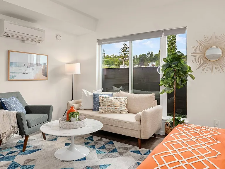 Studio Living Room 4