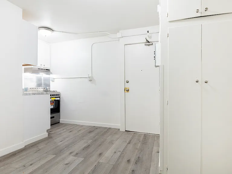 Bixel apts LLC — Photo 24