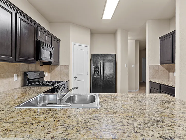 2517 Carolina Dr — Photo 10
