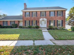 15702 Country Ridge Dr, Chesterfield, MO 63017