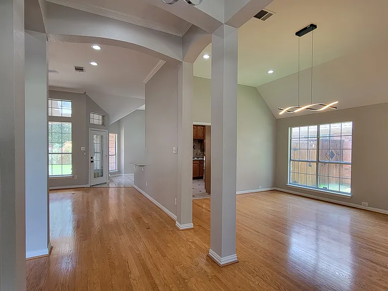 9726 Windy Hollow Dr — Photo 4