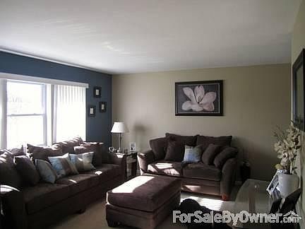 Family Room
						:
						Large family room