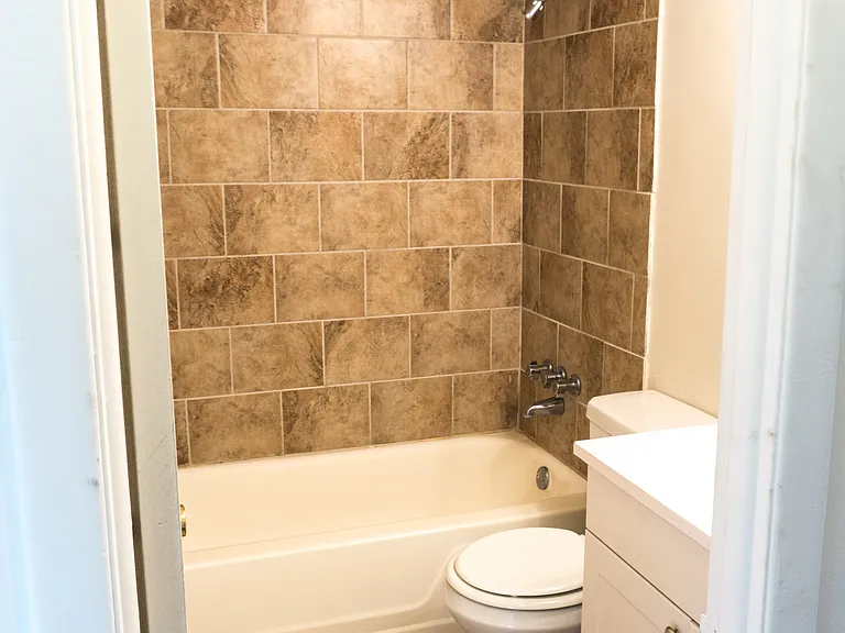 College Towers Apartments — Photo 48