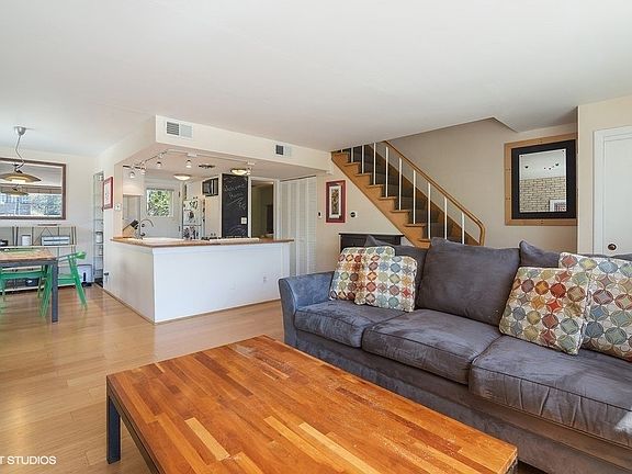 5th image of 679 Roger Williams Ave #0
