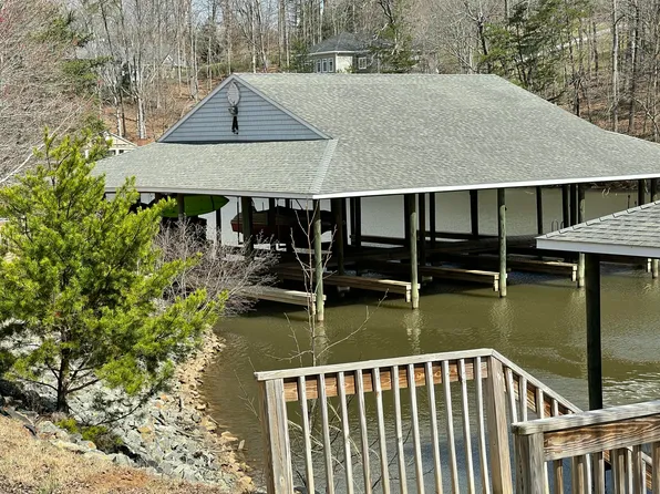 15 Watch Tower Dr, Moneta, VA 24121