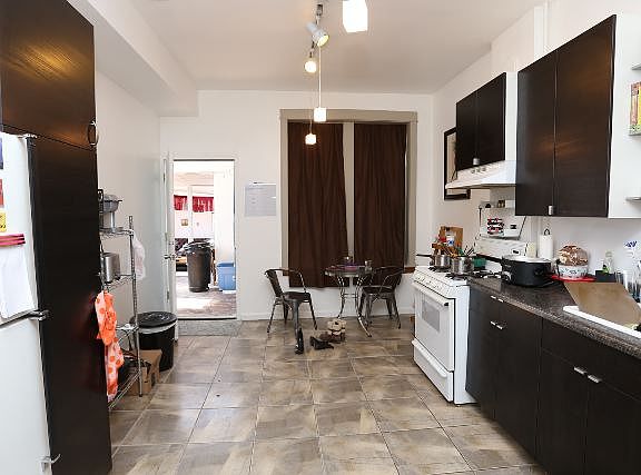 5th image of 1118 N Ashland Ave #4