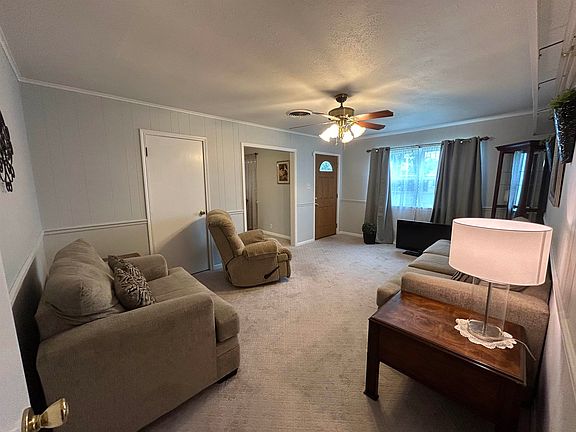 4th image of 1112 Sunset Dr