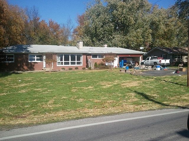 1st image of 920 W Grand Ave