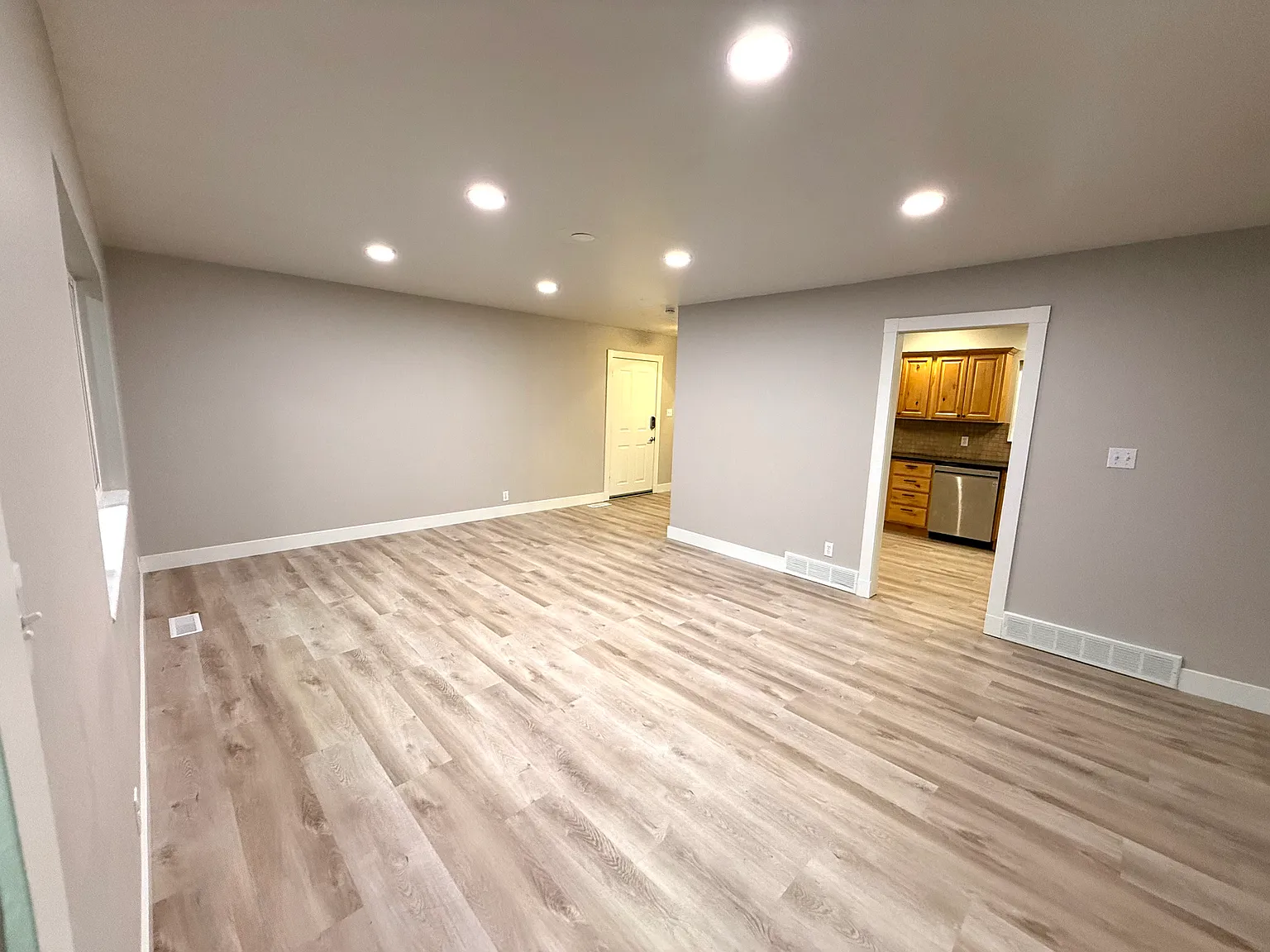 4 bed, 2.5 bath, 1700 sqft, $2,500 — Photo 2