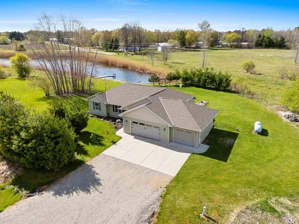 5548 Oak Orchard Rd, Abrams, WI 54101