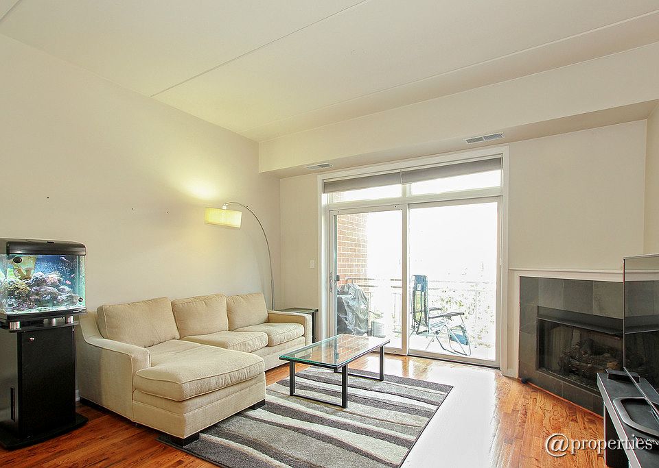 1st image of 657 W Fulton St Unit 310