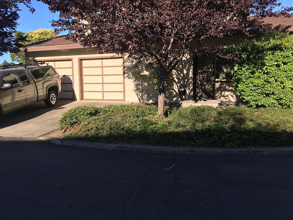 Huge 2 car garage with lots of storage