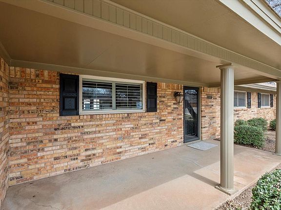 3rd image of 207 Redwood Ln