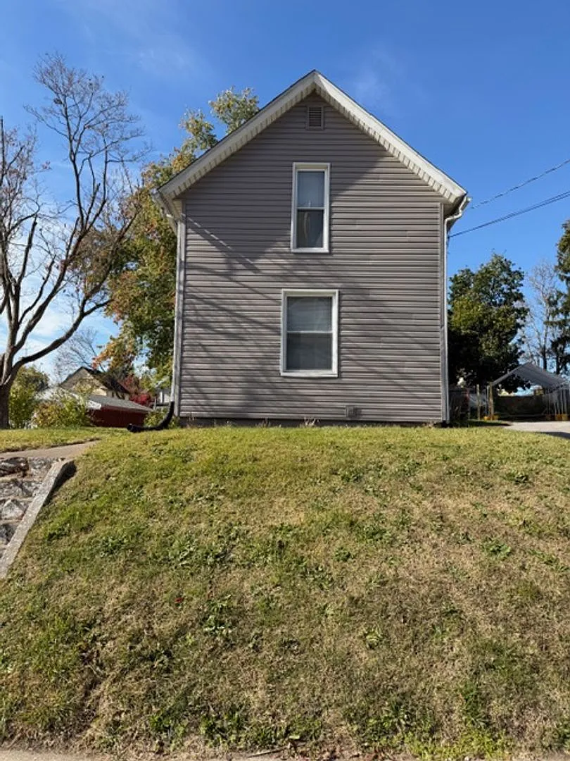 2 Bedrooms & 1 Bathroom in Barberton (West Side) — Photo 1