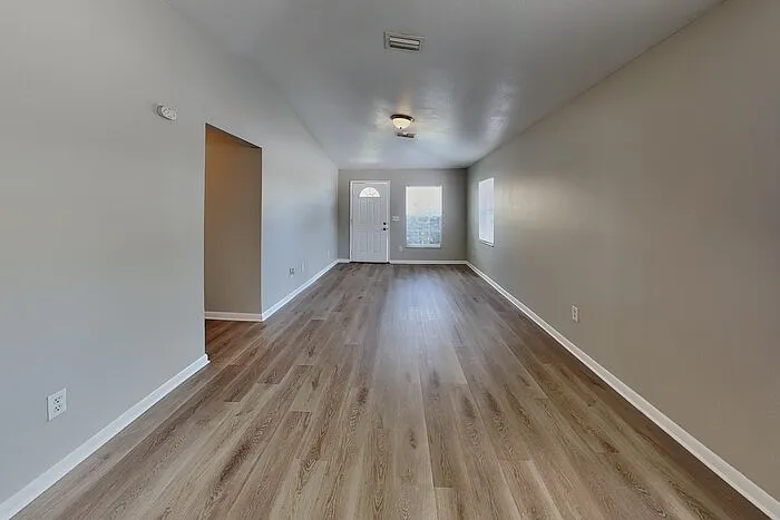 3 bed, 2.0 bath, 1104 sqft, $1,645 — Photo 3