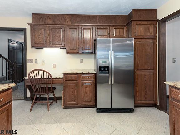 4th image of 670 Berkshire Dr