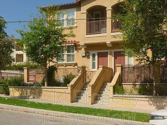 2nd image of 2736 Cabrillo Ave