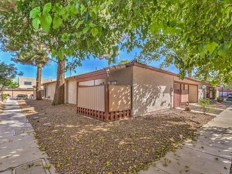 457 N Lamb Blvd #E — Photo 22