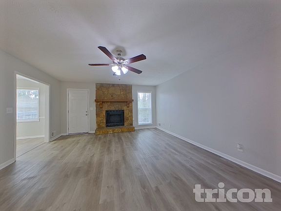 2nd image of 3376 Poplar Dr