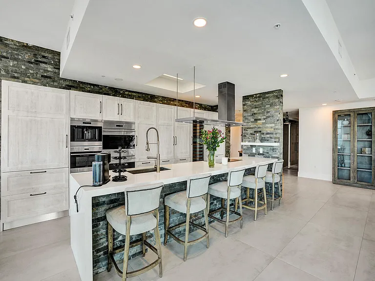 17301 Biscayne Blvd — Photo 9
