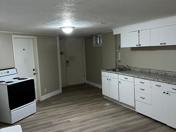 5th image of 140 N 18th Ave #B