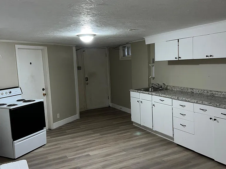 140 N 18th Ave #B — Photo 5