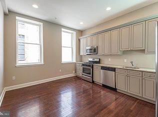 715 Sansom St #3R, Philadelphia, PA 19106