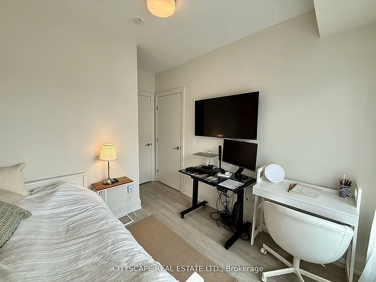 212 King William St #603 — Photo 15
