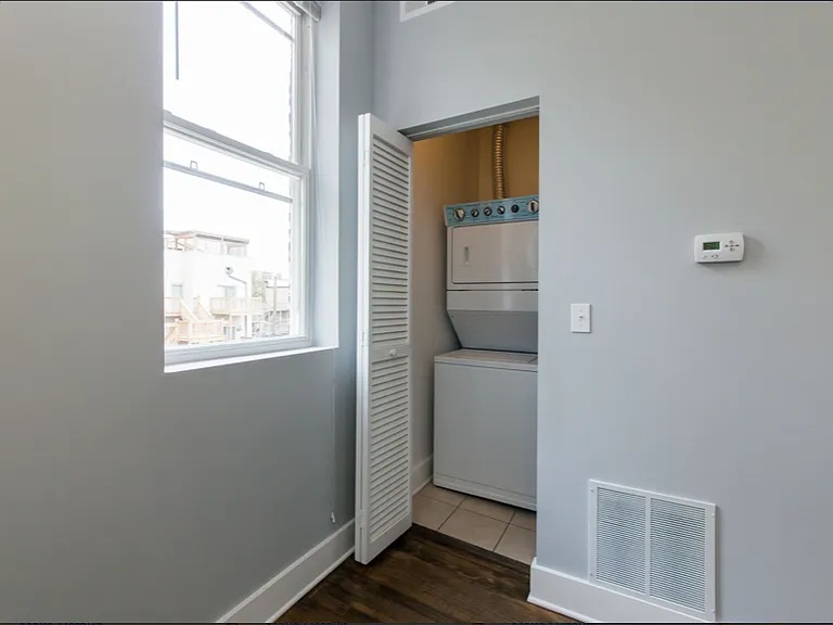 1625 N Claremont Ave #2R — Photo 3