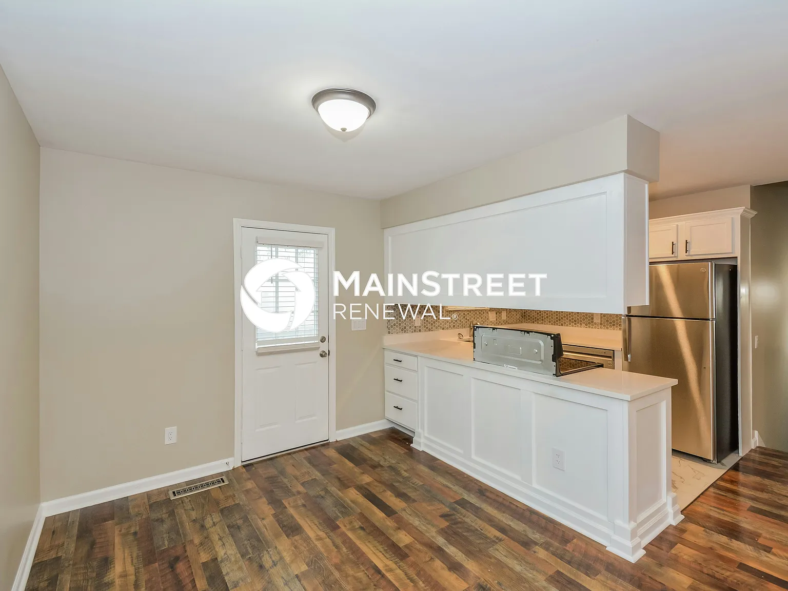 304 Errol Ln — Photo 4