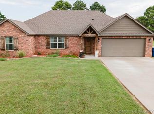 9925 E Tall Pine Ln, Claremore, OK 74019